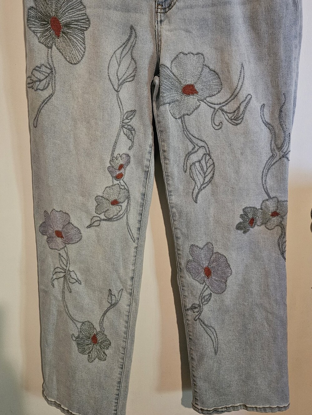 Jessica Simpson Floral Embroidered Zinnia Wide Leg Boyfriend Jeans Size 8 - Picture 2 of 8